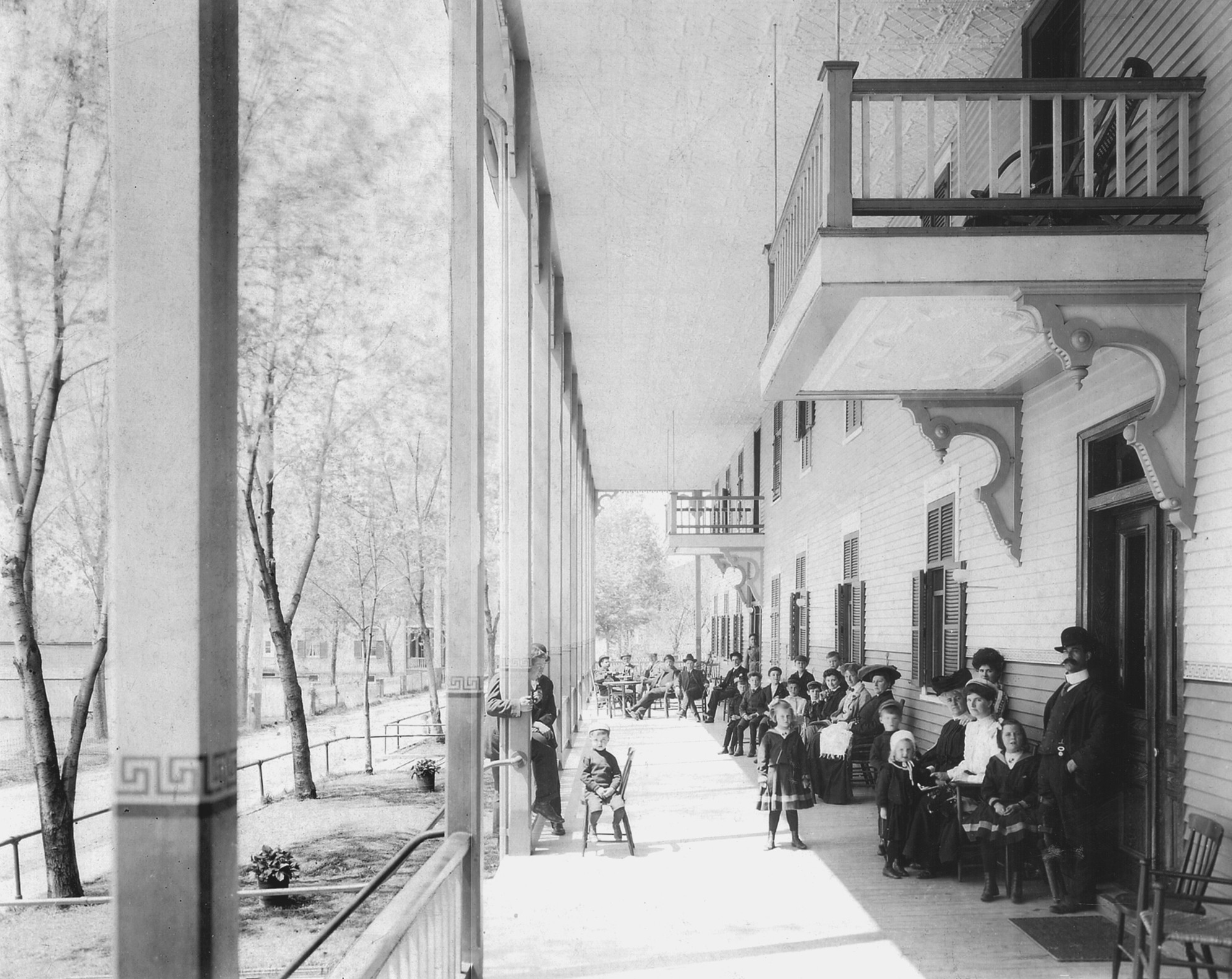 2026 01 15RyanYoung ClarendonHotelFrontPorch bw lg sm